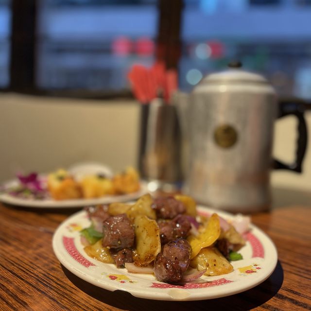 極具大排檔風味嘅飯店