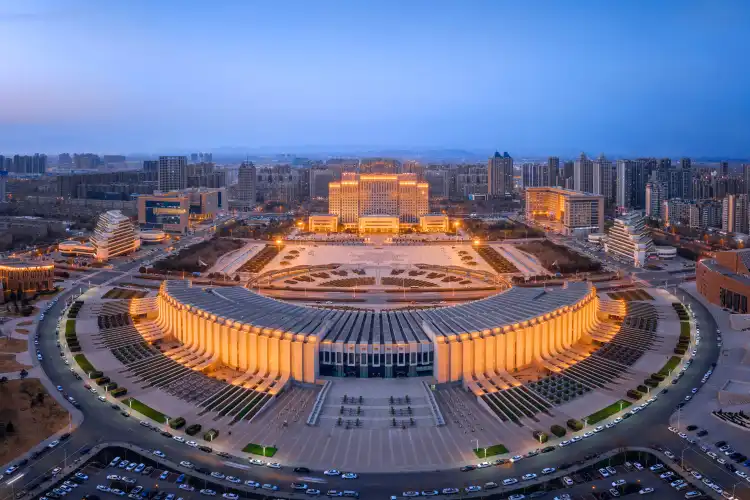鄰近新鄉市鳳泉區玉潤植物園場的酒店