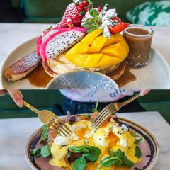 Avocado Fruit Lounge Cafe User Photo