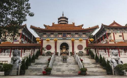 西方寺也是一个中国风格的寺庙，这座寺庙的内外结构也是蛮好的，