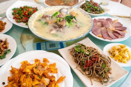 一路顺石磨豆花饭店(G108线灵山服务区店)