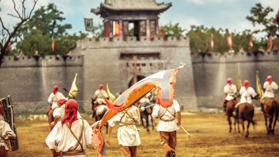 Kaifeng 1-day Private Tour: Wanshuishanwuxiacheng + Millennium City Park + Kaifeng Fu (Kaifeng Palace)