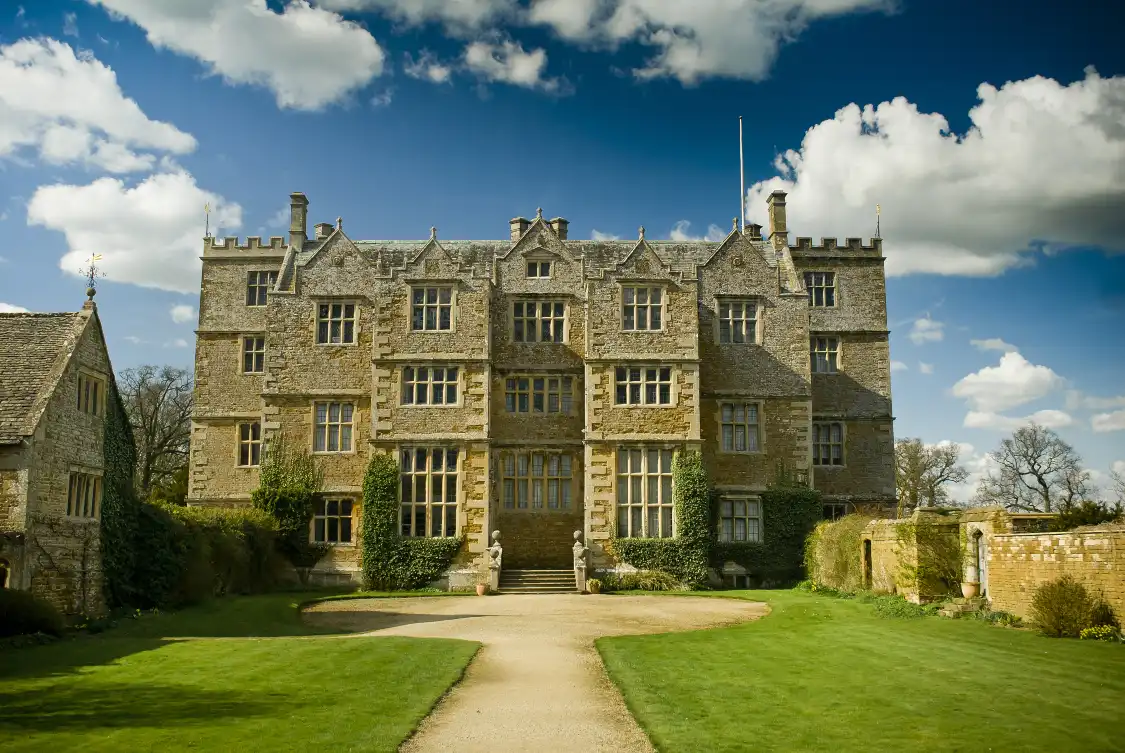 Hotels near National Trust - Chastleton House