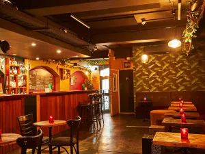 Papa Gede's Bar