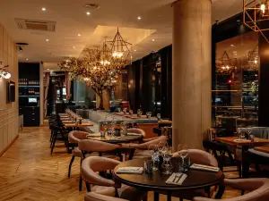 Embankment Kitchen Restaurant & Bar