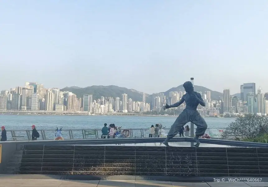 Bruce Lee Statue