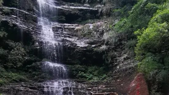 千層岩瀑布