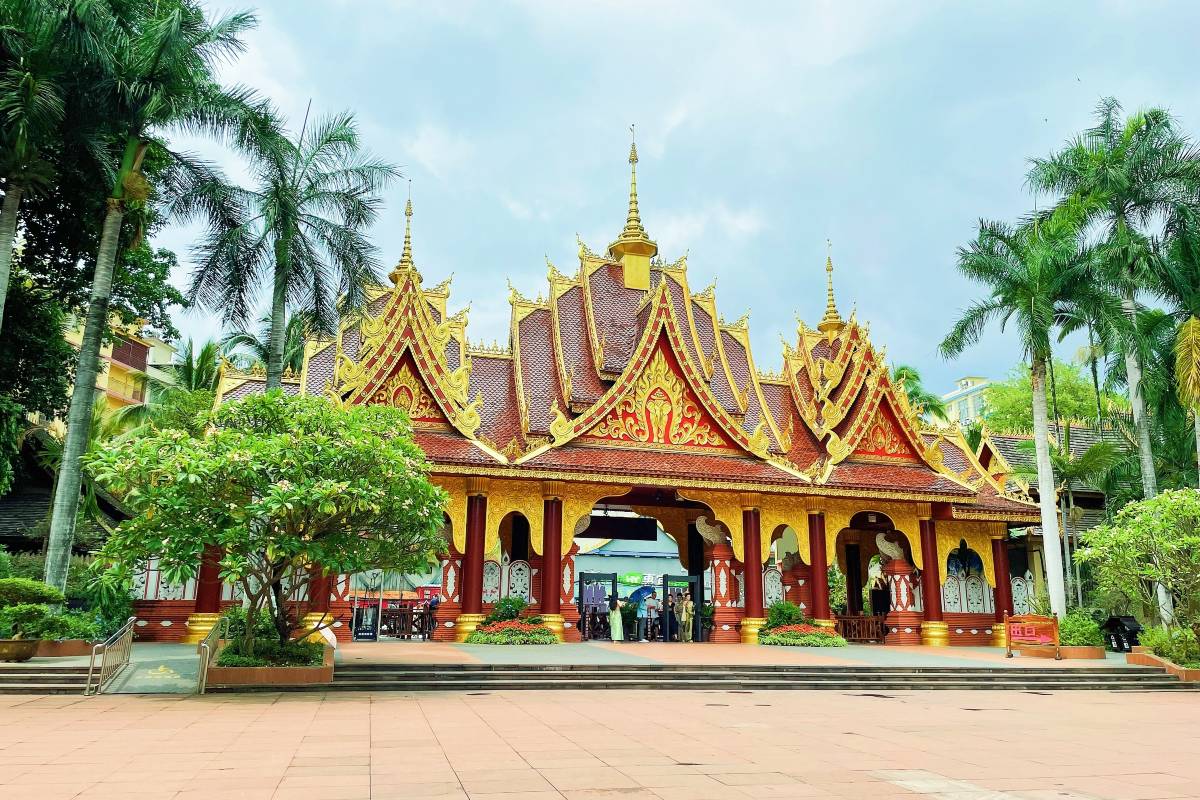 4. Step Into the Historical Elegance of Manting Park