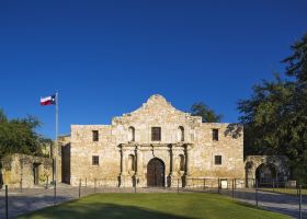 Best hotels near Six Flags Fiesta Texas