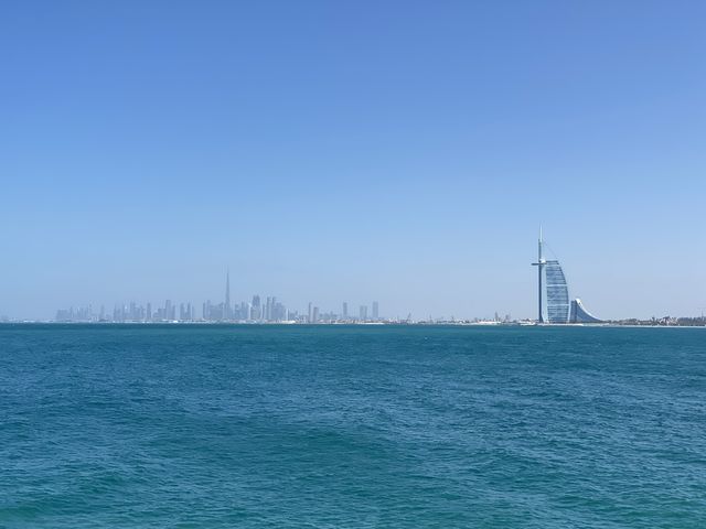 杜拜10間酒店之旅第一名，房間景觀完美無瑕，打開窗就是一片海，還可以看到帆船酒店
