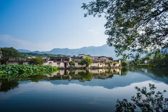 Hotels near South Lake