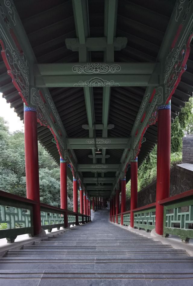 우취안산(오천산) 공원
