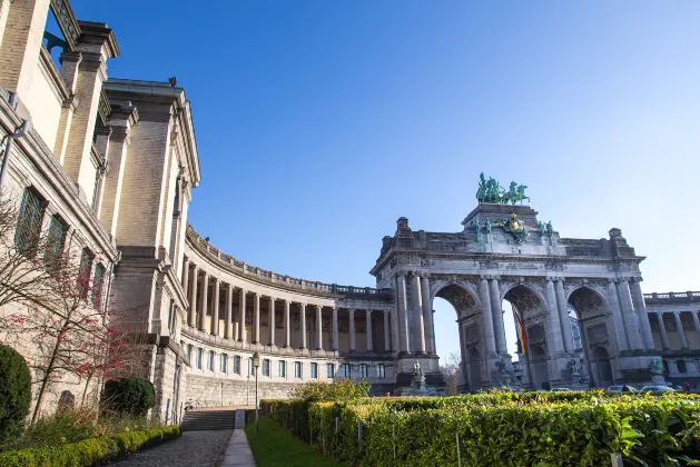 สวน Cinquantenaire Park โรงแรมใกล้เคียง