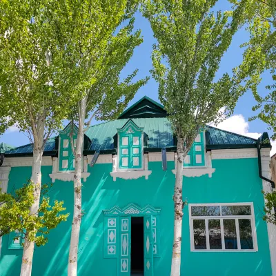 Yining Yunhuaju Bed and Breakfast