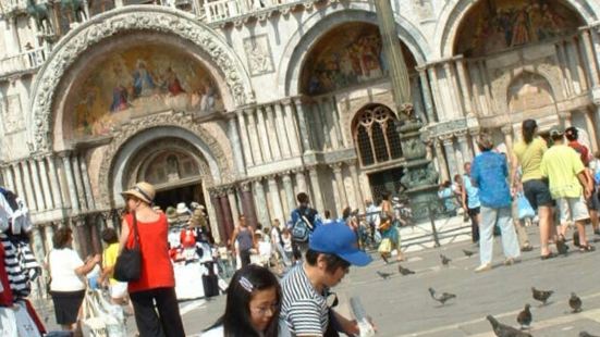 在意大利还有著名的威尼斯，在这里有水城和著名的&ldquo;