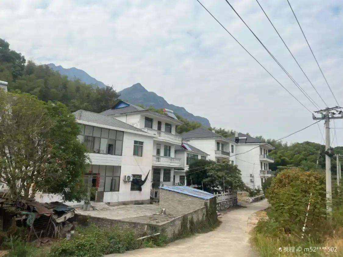 Hotels near Shuaijiawan Village