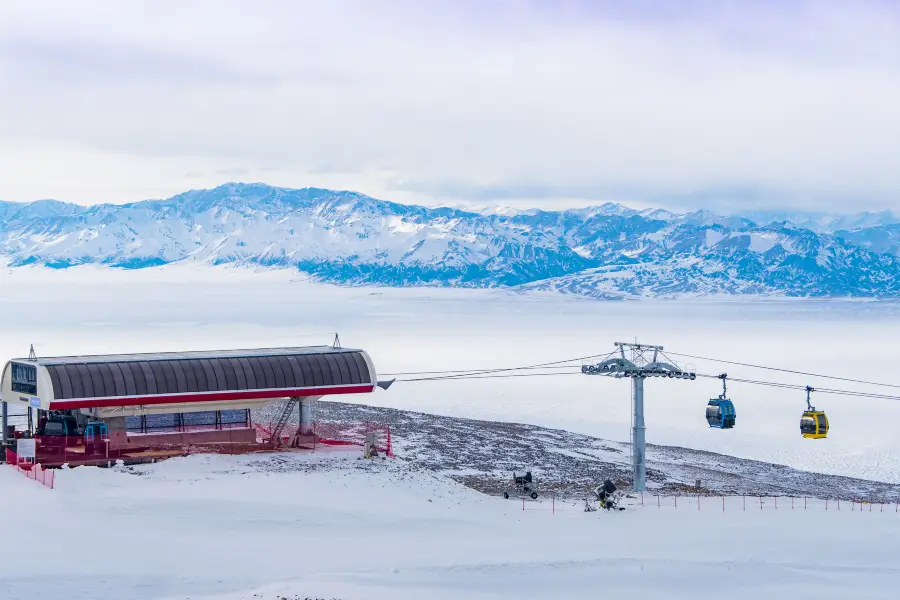 賽里木湖國際滑雪場度假區