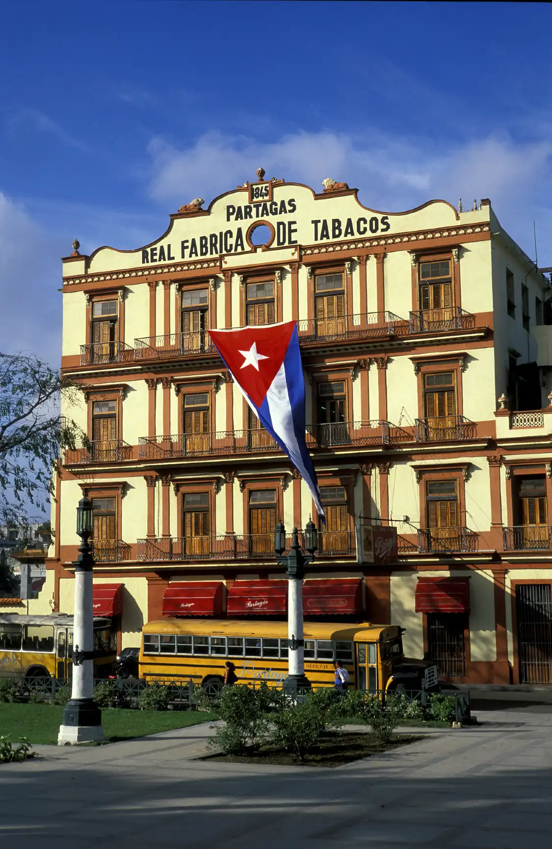 Các khách sạn gần Real Fabrica de Tabacos Partagas