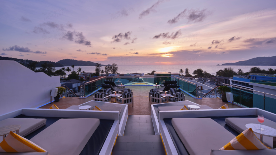 KEE SKY LOUNGE - ROOFTOP
