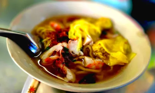 MeeTonPoe Phuket Town
