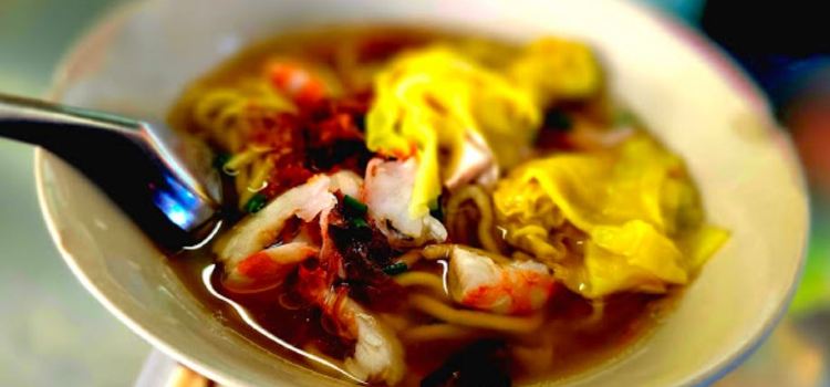 MeeTonPoe Phuket Town