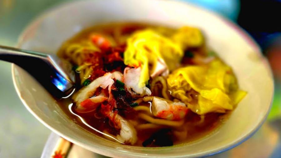 MeeTonPoe Phuket Town