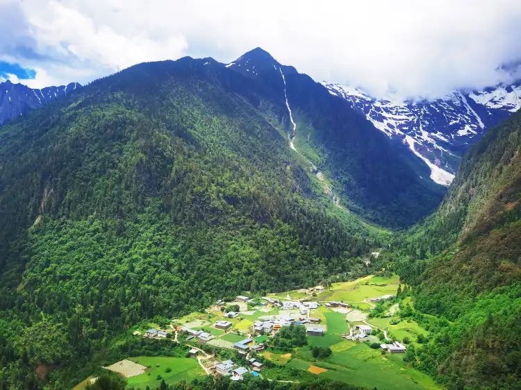 Hotels in Diqing