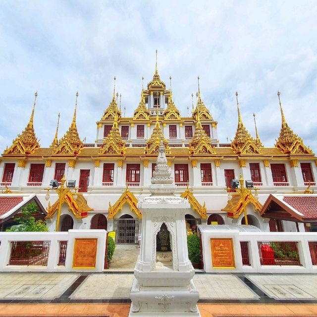 วัด​ราชนัดดารามวรวิหาร​ (โลหะปราสาท)​