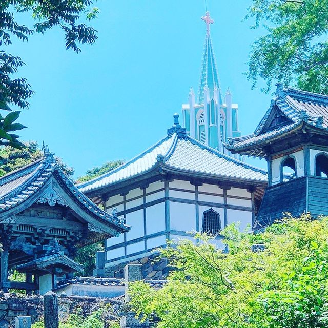 長崎　教会と寺院の見える風景