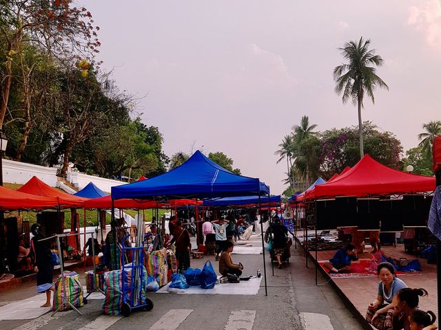 Walking along for souvenirs