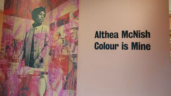 現正展出一代時裝設計師 ＜Althea McNish Col