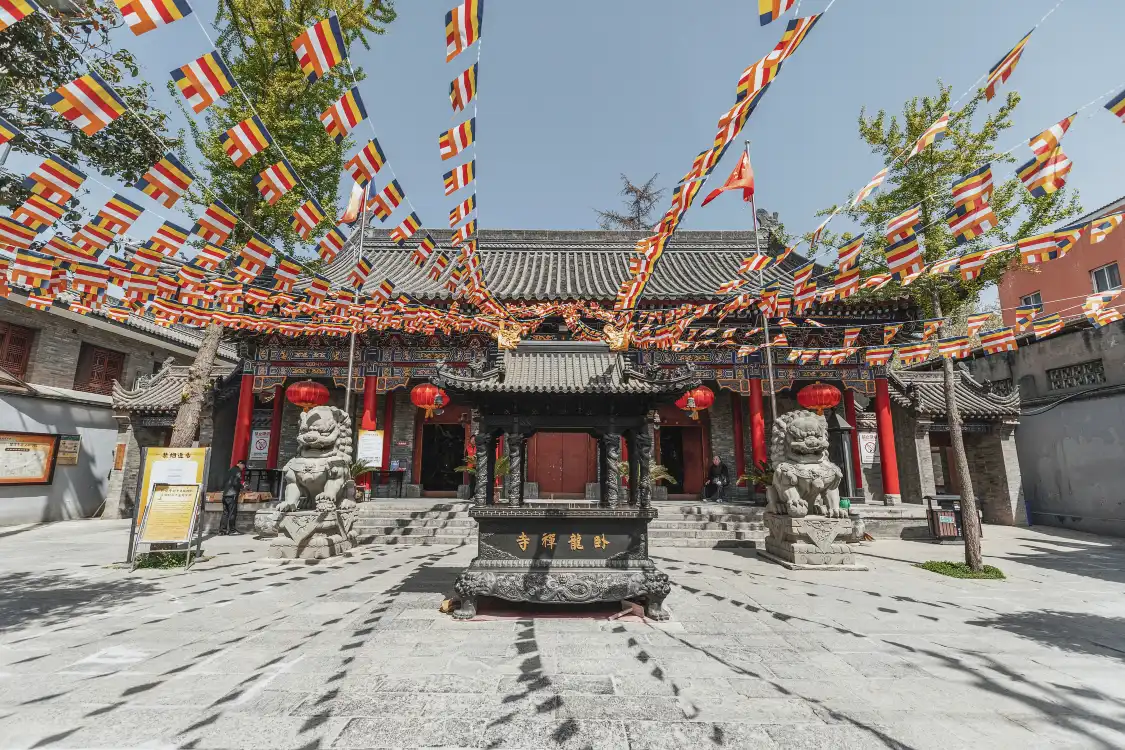 Hotels near Wolong Temple