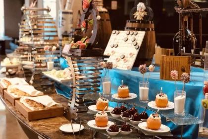 ZHONG YOU HUA YUAN JIU DIAN YA DIAN XI CAN TING