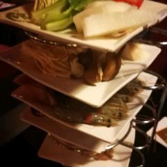 小蒙牛頂級麻辣養生鍋(家樂福嘉義店) 여행 사진