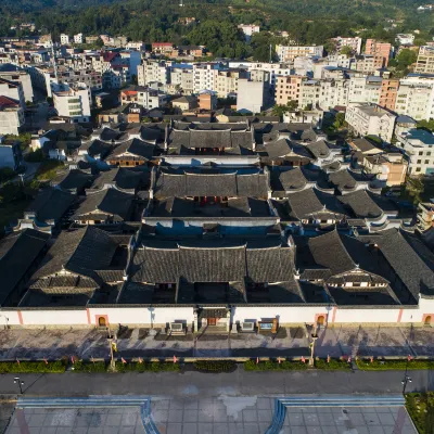 Отели с услугой парковкой в г. Миньцин