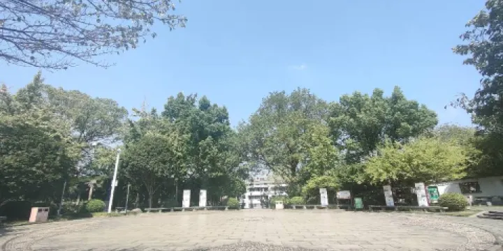 梅山公園‎