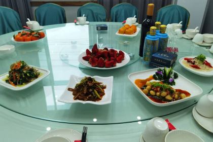 宁强何家中餐店