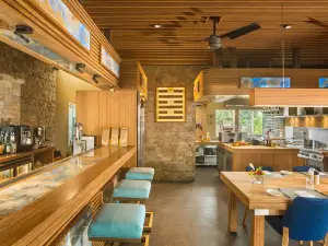 WE Grill + Wok | Winebar
