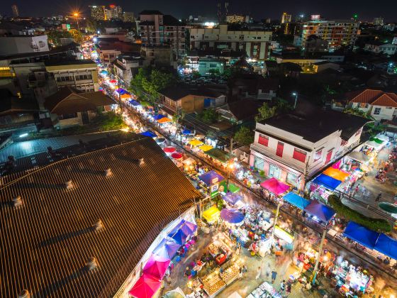 Wua Lai Walking Street - Saturday Night Market Chiangmai