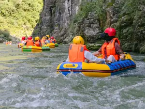 錦鯉山汪家寨峽谷漂流