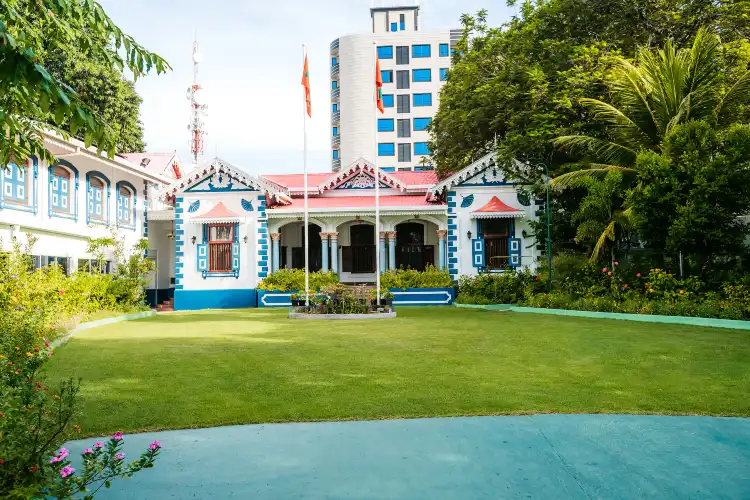 Hotels near Muliaage (Palace)