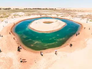 Tengger Desert Longyan Jade Lake