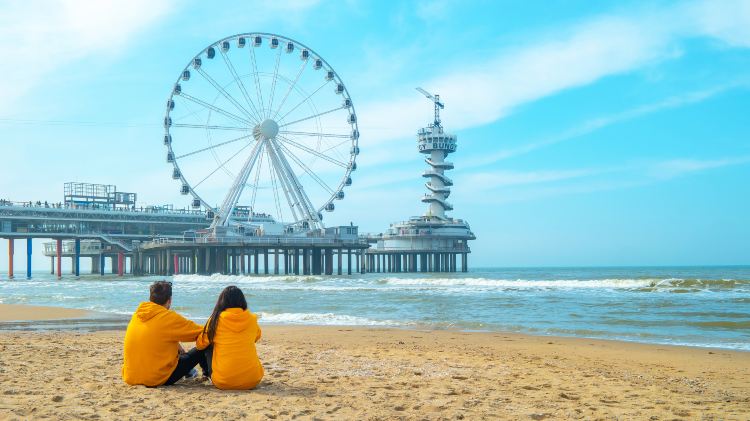 Compare 5 airports near Scheveningen