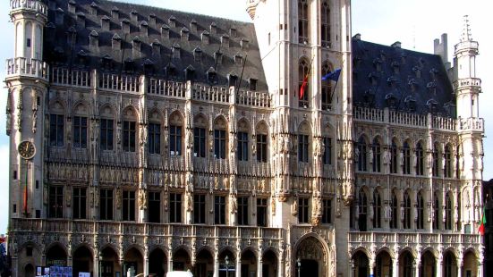 布鲁塞尔市政厅是一栋中世纪的哥特式建筑。 它位于比利时布鲁塞