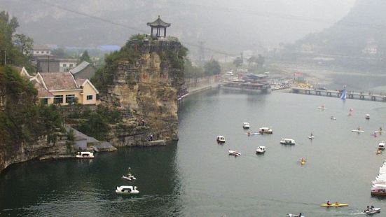 拒马河是北京市的一条大河，发源于太行山麓，在北京市房山区的十