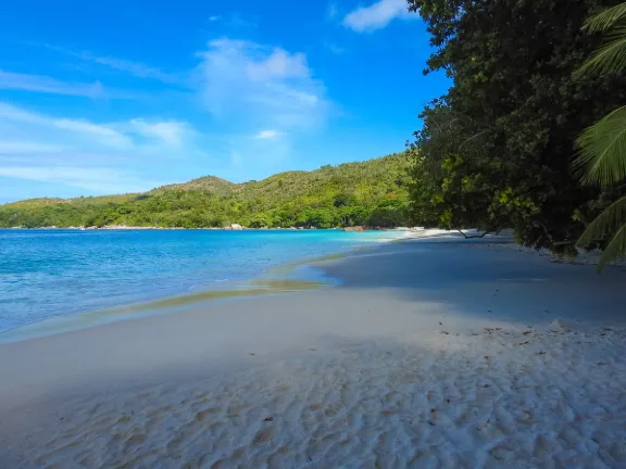 Hotel dekat Pass Island