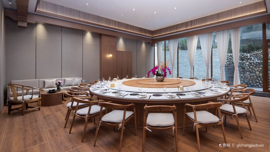 毕棚沟观山望月酒店·又见山月