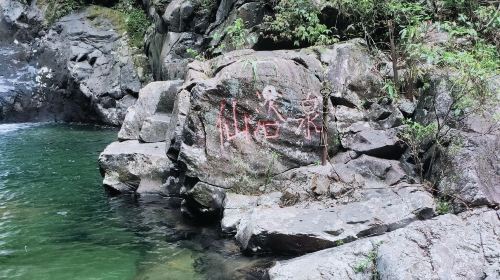 Qianjiadong Daposhui Waterfall