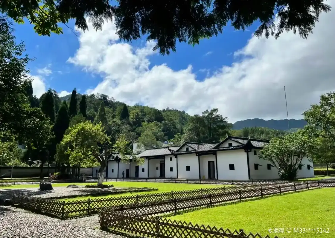 Hotels near Small Well