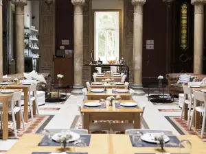 Gin Lovers Bar & Restaurant